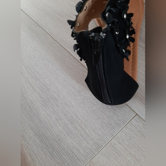 Sandals - Picture 3 of 3